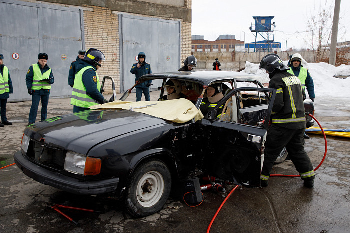 В Туле прошли соревнования среди спасателей по ликвидации последствий ДТП
