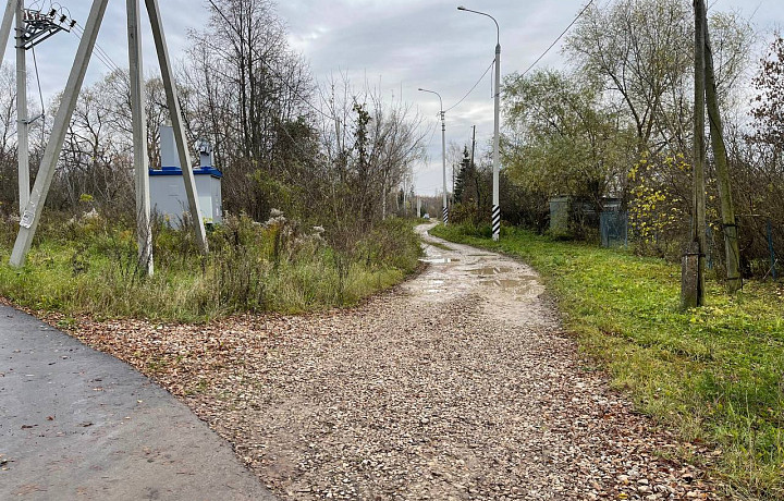 В Ясногорске «сказочно» отремонтировали дорогу, разветвленную на три направления: пути к целой деревне прямо и направо проигнорировали и выбрали «лево», где один дом