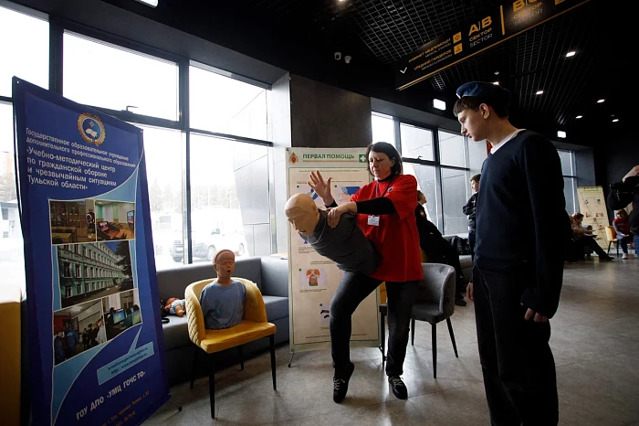 Туляки отработали навыки оказания первой помощи в рамках флешмоба «Дети спасают жизни»