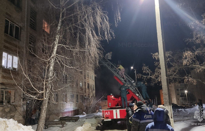 На улице Дружбы в Ефремове загорелся жилой дом ночью 28 февраля