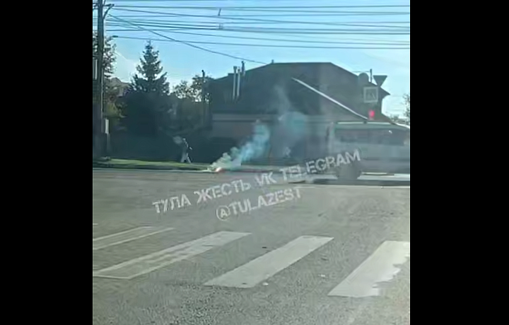 На улице Пролетарской в Туле загорелись трамвайные рельсы