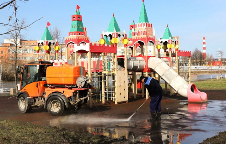 На Пролетарской набережной Тулы завершается уборка после паводка