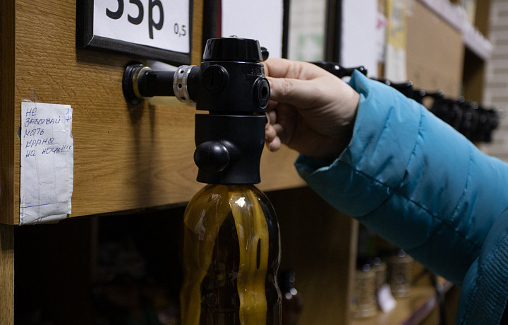 Кассира в Новомосковске оштрафовали за неоднократную продажу алкоголя несовершеннолетним