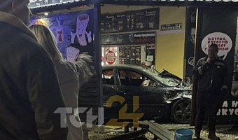 В Щекине машина влетела в здание кафе на улице Болдина