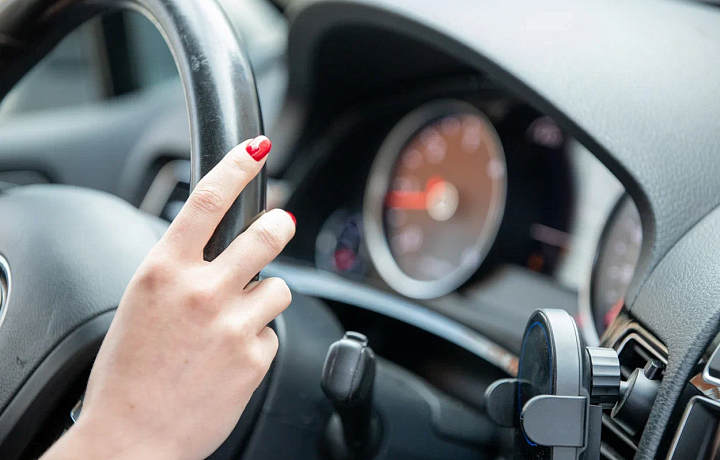 Сотрудники Тульской таможни пресекли уклонение от уплаты таможенных платежей при ввозе автомобиля в Россию