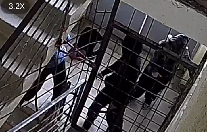 В Туле трое подростков сломали замки чердачного помещения, чтобы попасть на крышу