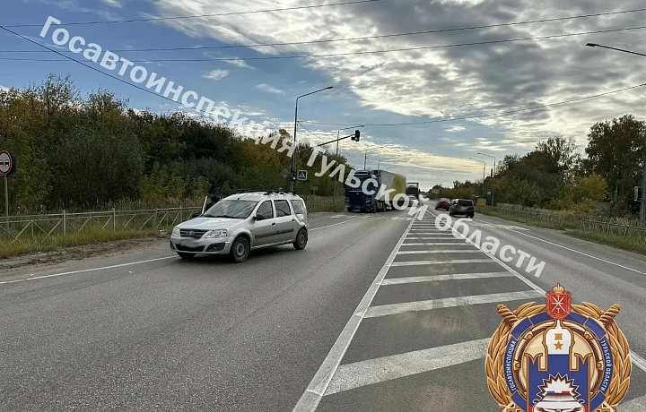 Два человека пострадали в аварии с большегрузом на трассе под Тулой