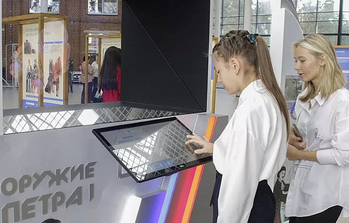 В Тульском кремле открылась мультимедийная выставка «Календарь деяний Петра I»