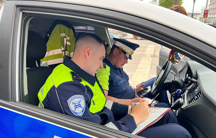 В Туле инспекторы ДПС за два часа остановили за нарушения восемь самокатчиков и велосипедистов