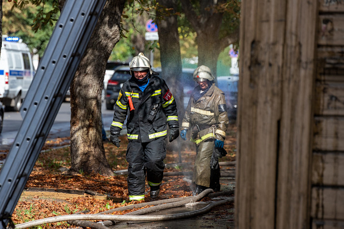 В Туле на улице Свободы загорелся дом