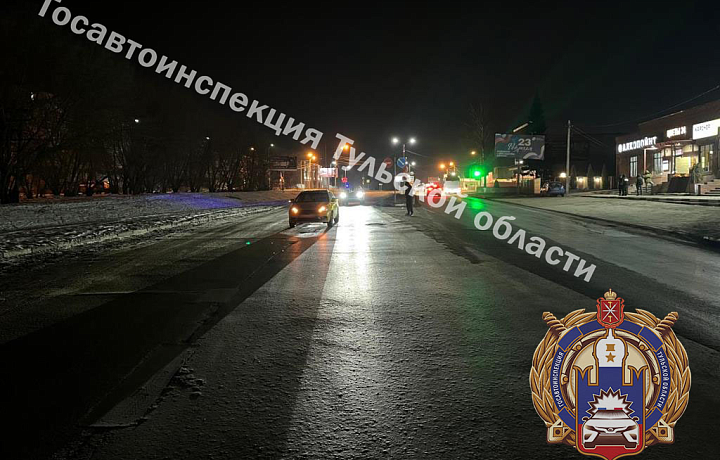 В Новомосковске на улице Куйбышева девушка попала под колеса Lada Vesta
