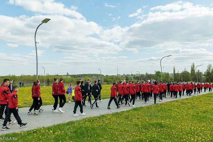 Футболисты «Арсенала» и волейболистки «Тулицы-2» возложили цветы к мемориалу «Защитникам неба Отечества»
