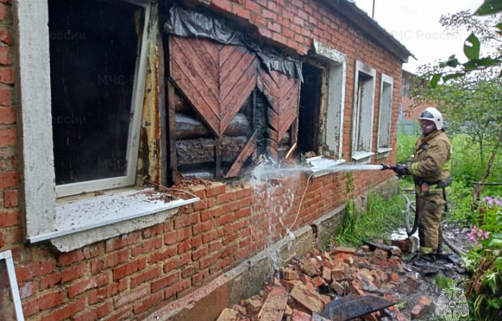 В Киреевском районе Тульской области при пожаре в жилом доме погиб мужчина