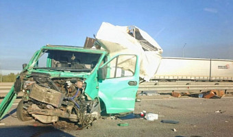 Грузовик и фура устроили ДТП на трассе М-4 «Дон» в Киреевском районе