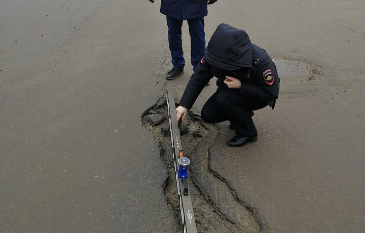 Прокуратура нашла нарушения при проверке состояния одной из дорог в Суворовском районе