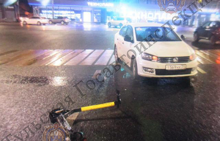 На Красноармейском проспекте в Туле сбили подростка на электросамокате