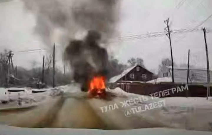 Спасатели потушили горящий автомобиль в Богородицке Тульской области