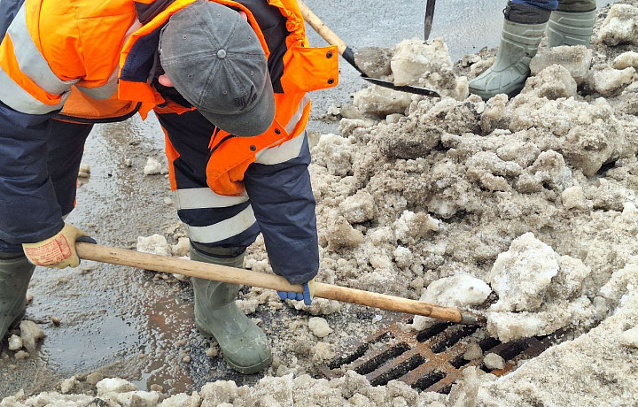 В Туле усилили очистку ливнёвок перед паводком
