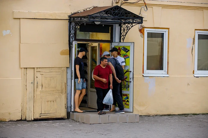 Пустеющая улица Пирогова в Туле: работа без вывесок и патрули ГИБДД