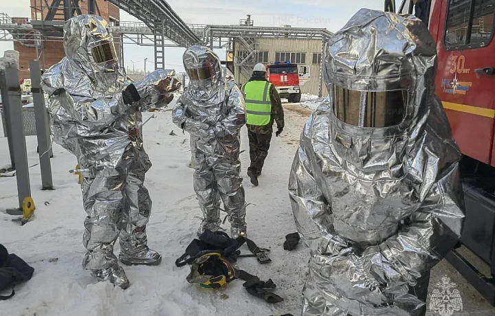 Ефремовские спасатели потушили условный пожар на производственном объекте