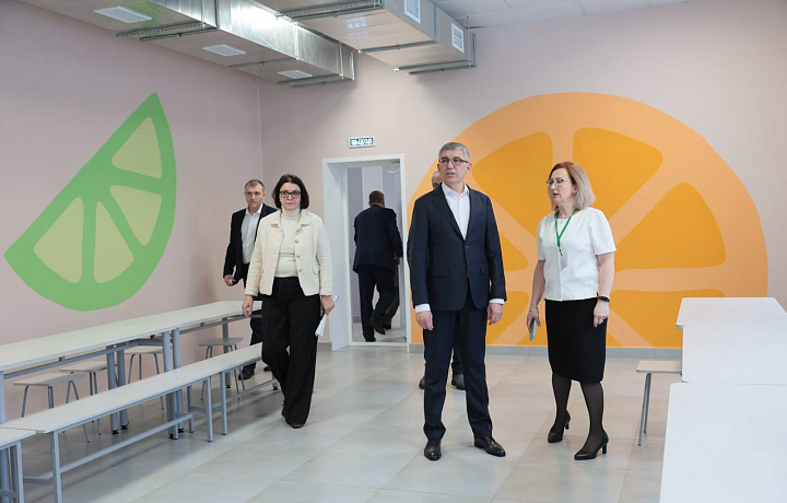 Губернатор Миляев посетил обновлённый Центр образования №1 в Ясногорске