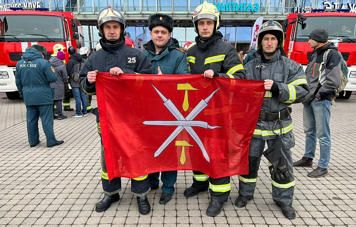 Тульские пожарные приняли участие в «Вертикальном вызове» в Санкт-Петербурге