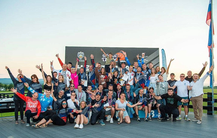 Спортсмены из Тулы завоевали серебро на соревнованиях по купольному пилотированию