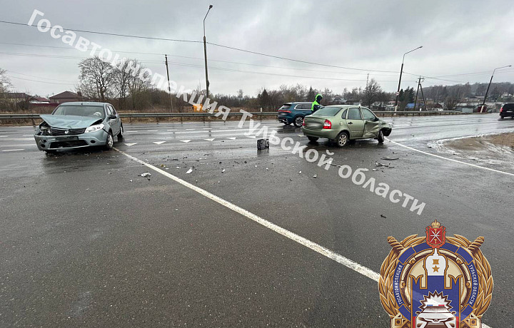 Под Тулой 71-летний водитель «Лады» устроил ДТП, не уступив дорогу иномарке