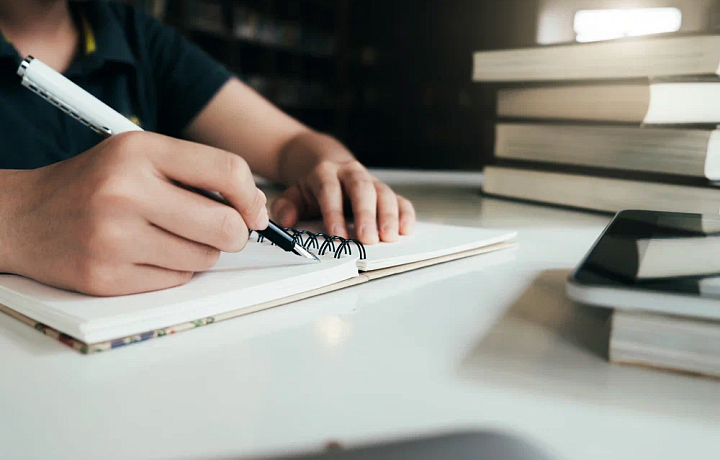 Ольга Слюсарева и Илья Беспалов поздравили туляков с Днем славянской письменности и культуры