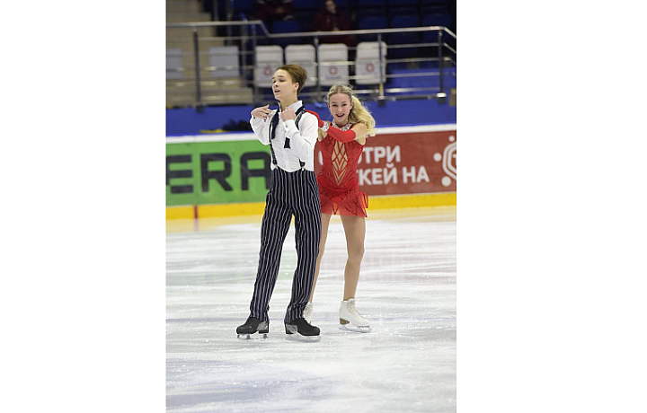 Тульские фигуристы вошли в десятку сильнейших на Всероссийских соревнованиях по фигурному катанию