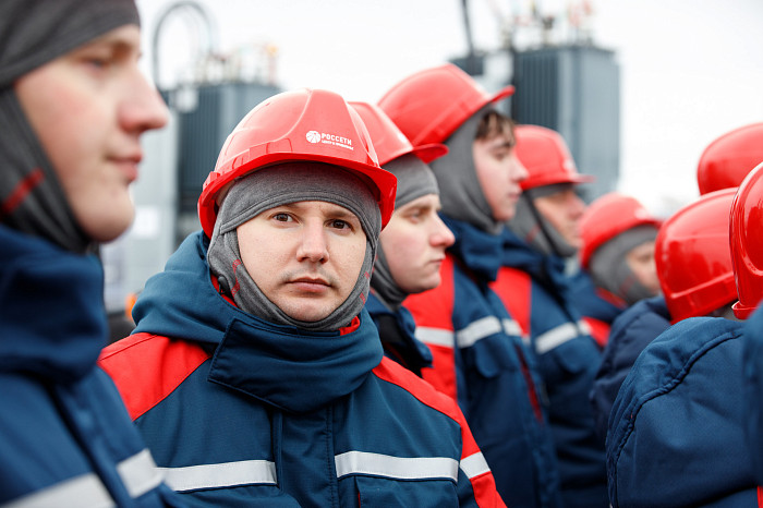 Дюмину и гендиректору «Россетей» Рюмину показали новый питающий центр в Туле