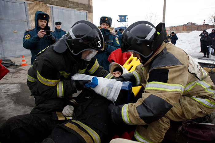 В Туле прошли соревнования среди спасателей по ликвидации последствий ДТП
