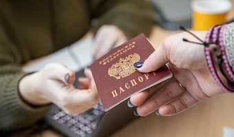 Мигрант в Веневе ручкой исправил год окончания регистрации в паспорте