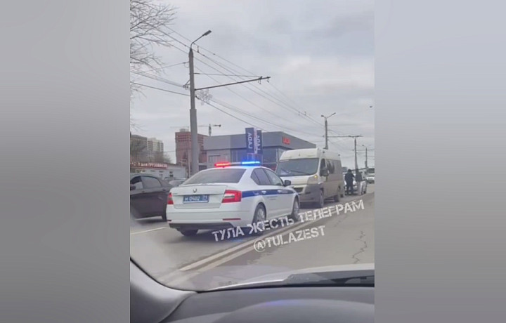 На Московском шоссе в Туле произошло тройное ДТП с маршруткой утром 5 ноября