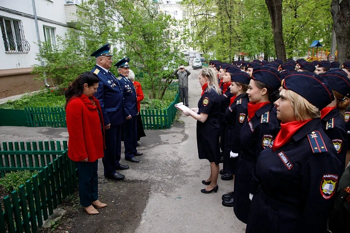 Тульские кадеты и студенты поздравили ветерана Великой Отечественной войны с наступающим Днем Победы