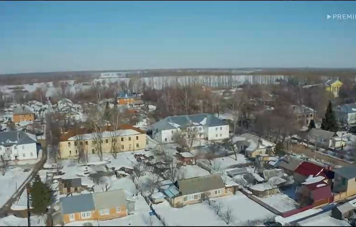 Участница шоу «Мистер Х» на канале «Пятница» показала «биткойновому миллионеру» поселок в Тульской области