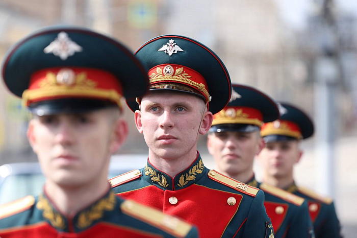 На площади Ленина в Туле прошел Парад Победы: фоторепортаж