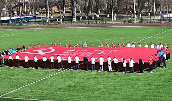 В Тульской области развернули 200-метровую копию знамени Победы