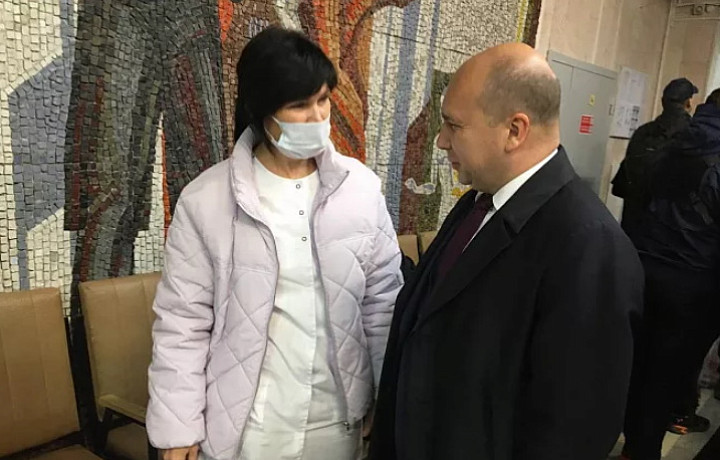 Глава тульского минздрава проверил работу врачей призывной комиссии по мобилизации