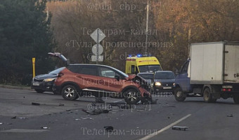 ДТП произошло на перекрестке улиц Чмутова и Тихмянова в Туле