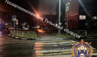 Минивэн сбил женщину на пешеходном переходе на улице Епифанской в Туле