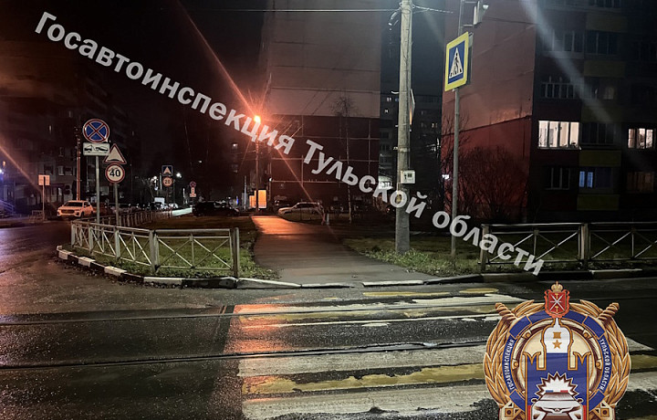 Минивэн сбил женщину на пешеходном переходе на улице Епифанской в Туле