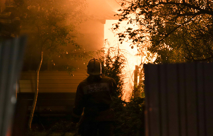 За сутки в Тульской области горели три жилых дома, гараж, баня и две хозпостройки
