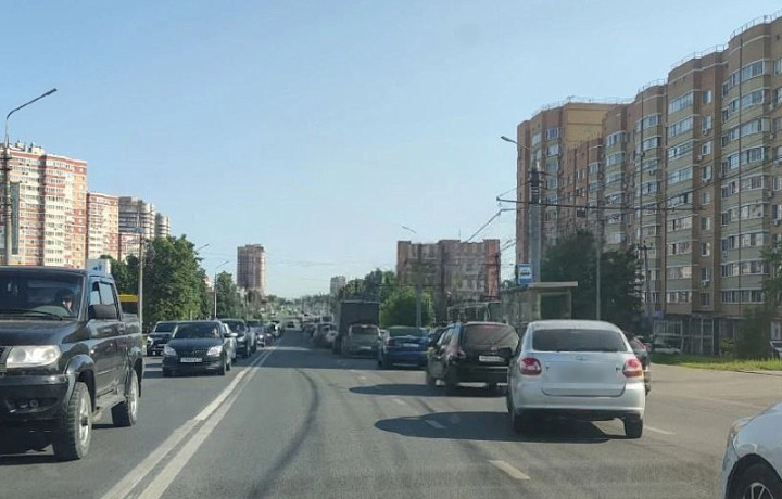 В тульском Басово появилась сплошная линия напротив строительного рынка после крупных ДТП