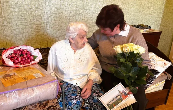 Путин и Миляев поздравили столетнюю жительницу Тулы