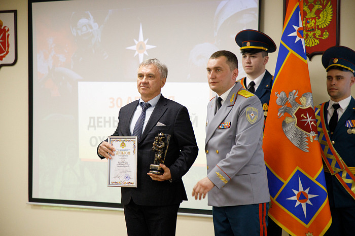 Глава тульского МЧС поздравил спасателей с Днем пожарной охраны