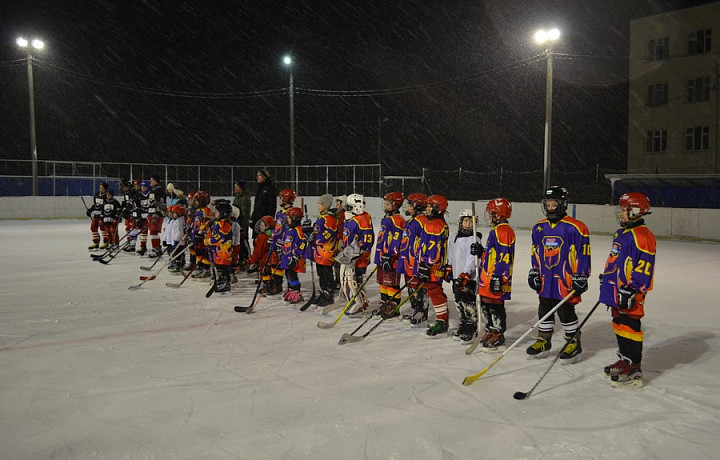На стадионе «Гипс» в Новомосковске открыли каток