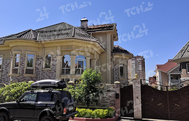 Обломки БПЛА упали на особняк в Туле