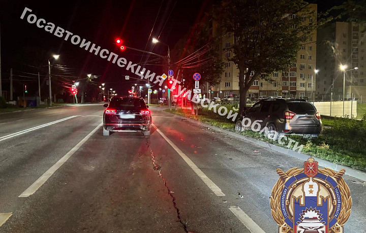 В Туле водитель Nissan без прав врезался в дерево