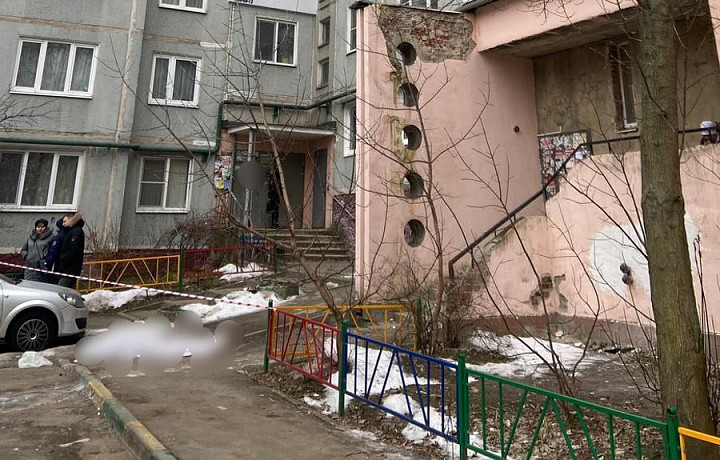 На улице Пушкинской в Туле из окна с девятого этажа выпал 15-летний подросток